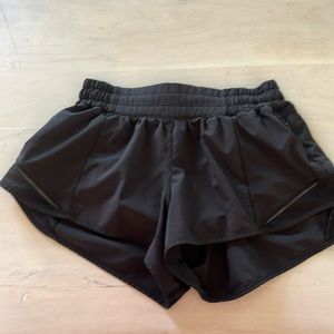 Lululemon Black 2.5 Hotty Hot Shorts Size 4